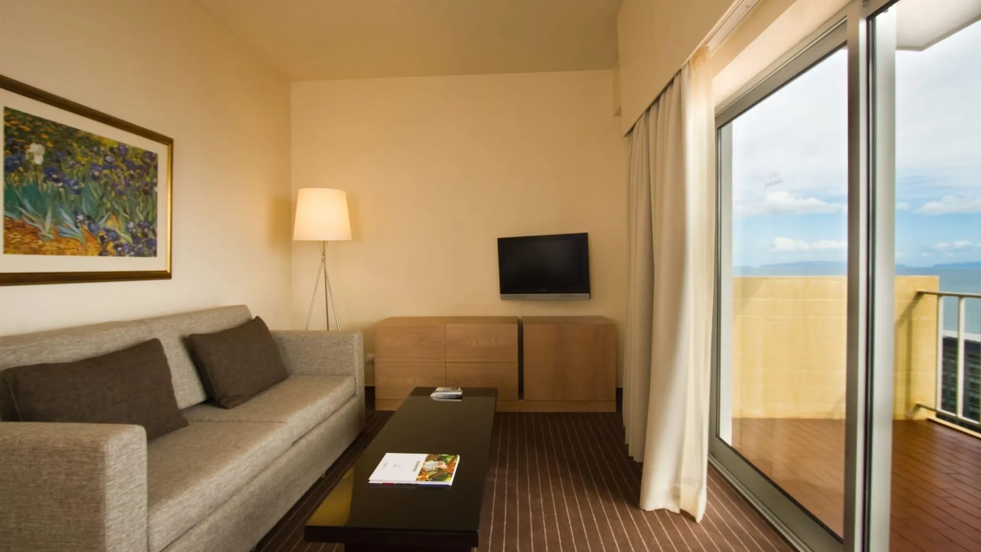 Hotel Girassol - Suite Hotel Funchal  4*, Funchal (Madeira)